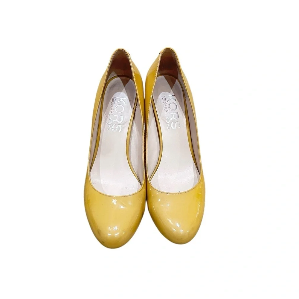 Kors Michael Kors neutral tan slip on round toe pump Heels size 8.5